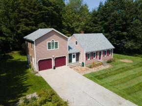14mi to Mt. Snow! Arcade, Private Suite, King Bed!